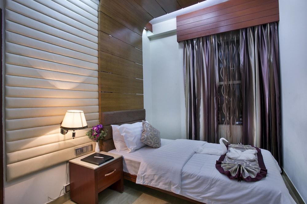 Fars Hotel & Resorts - Bar-Buffet-Pool-Spa Dhaka Exterior photo