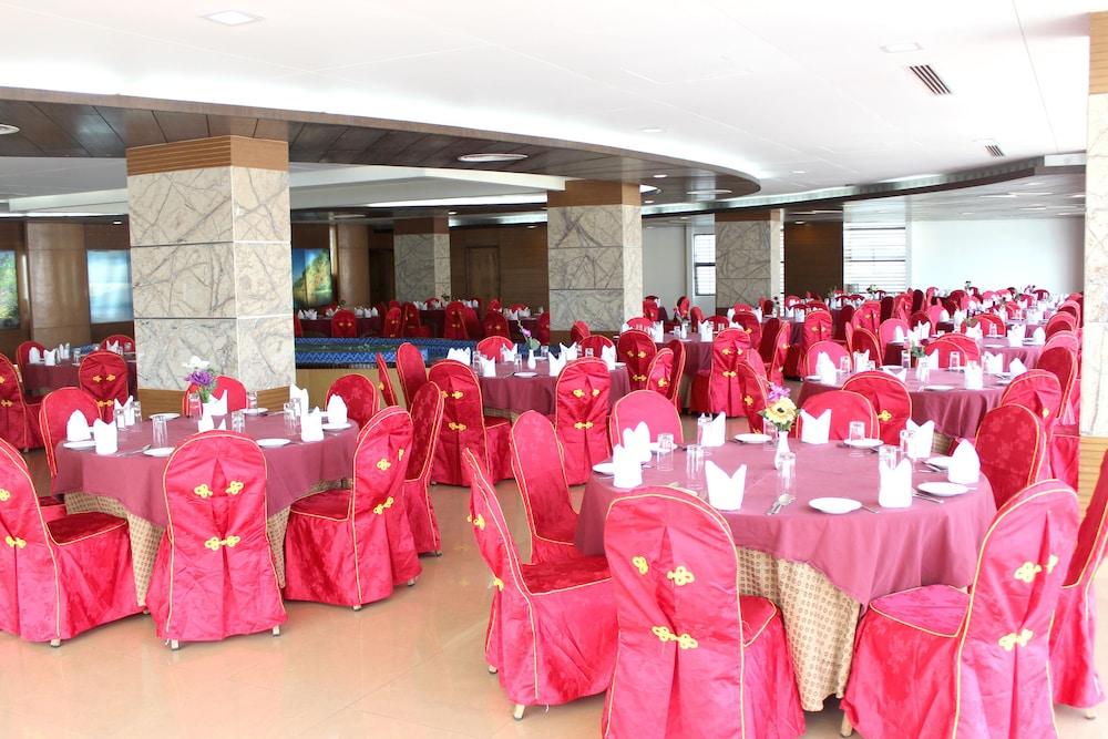 Fars Hotel & Resorts - Bar-Buffet-Pool-Spa Dhaka Exterior photo