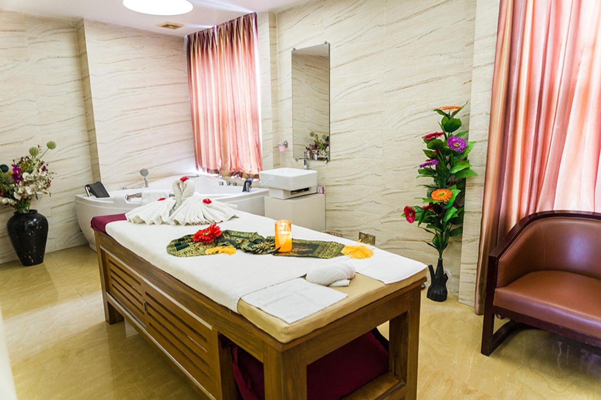 Fars Hotel & Resorts - Bar-Buffet-Pool-Spa Dhaka Exterior photo
